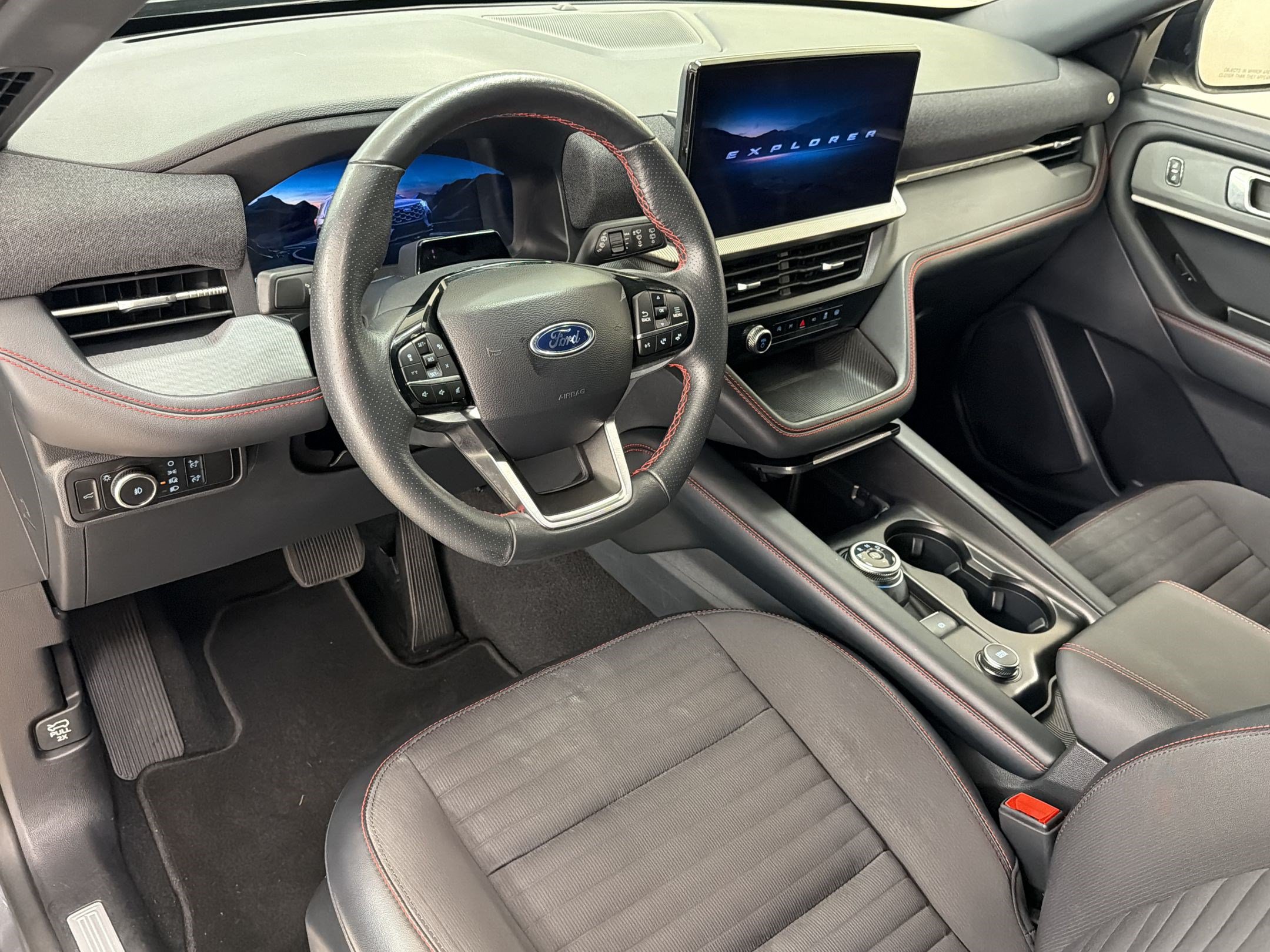 Certified 2025 Ford Explorer ST-Line w/ ST-Line Street Pack AWD/4WD image 4