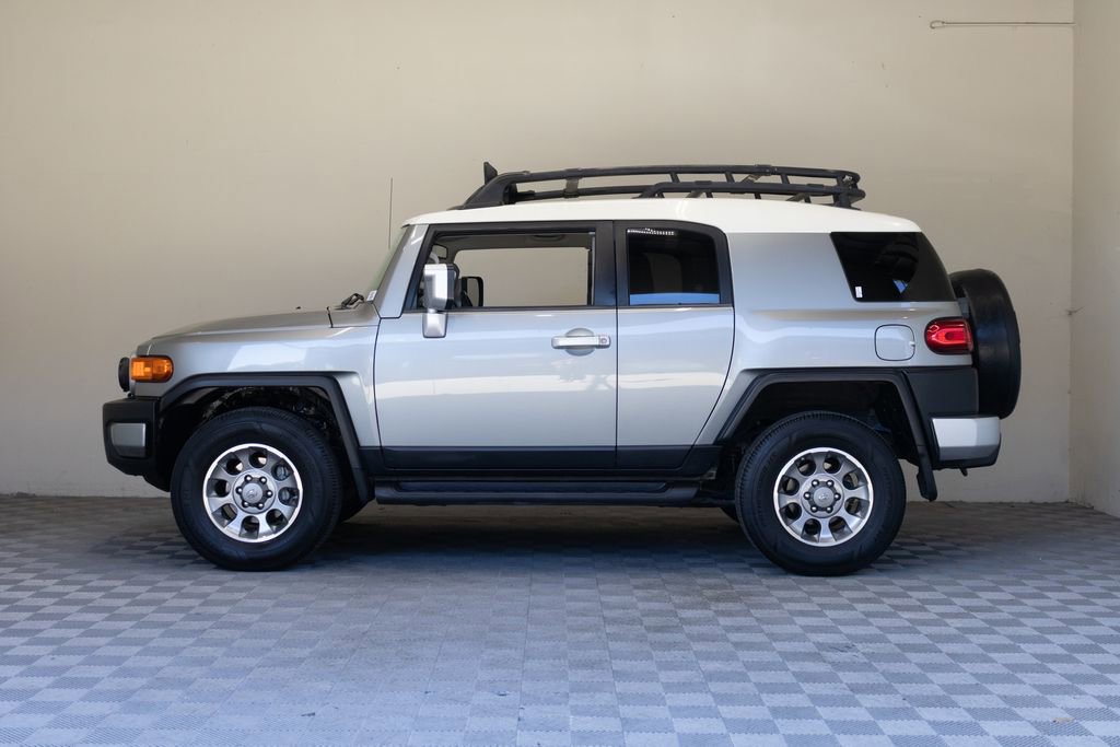Used 2011 Toyota FJ Cruiser 4WD w/ Convenience Pkg image 7