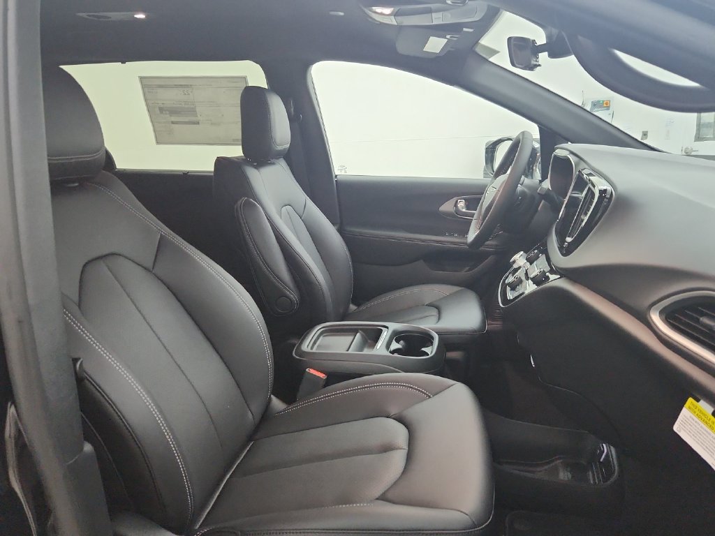 New 2027 Chrysler Pacifica LX FWD image 30