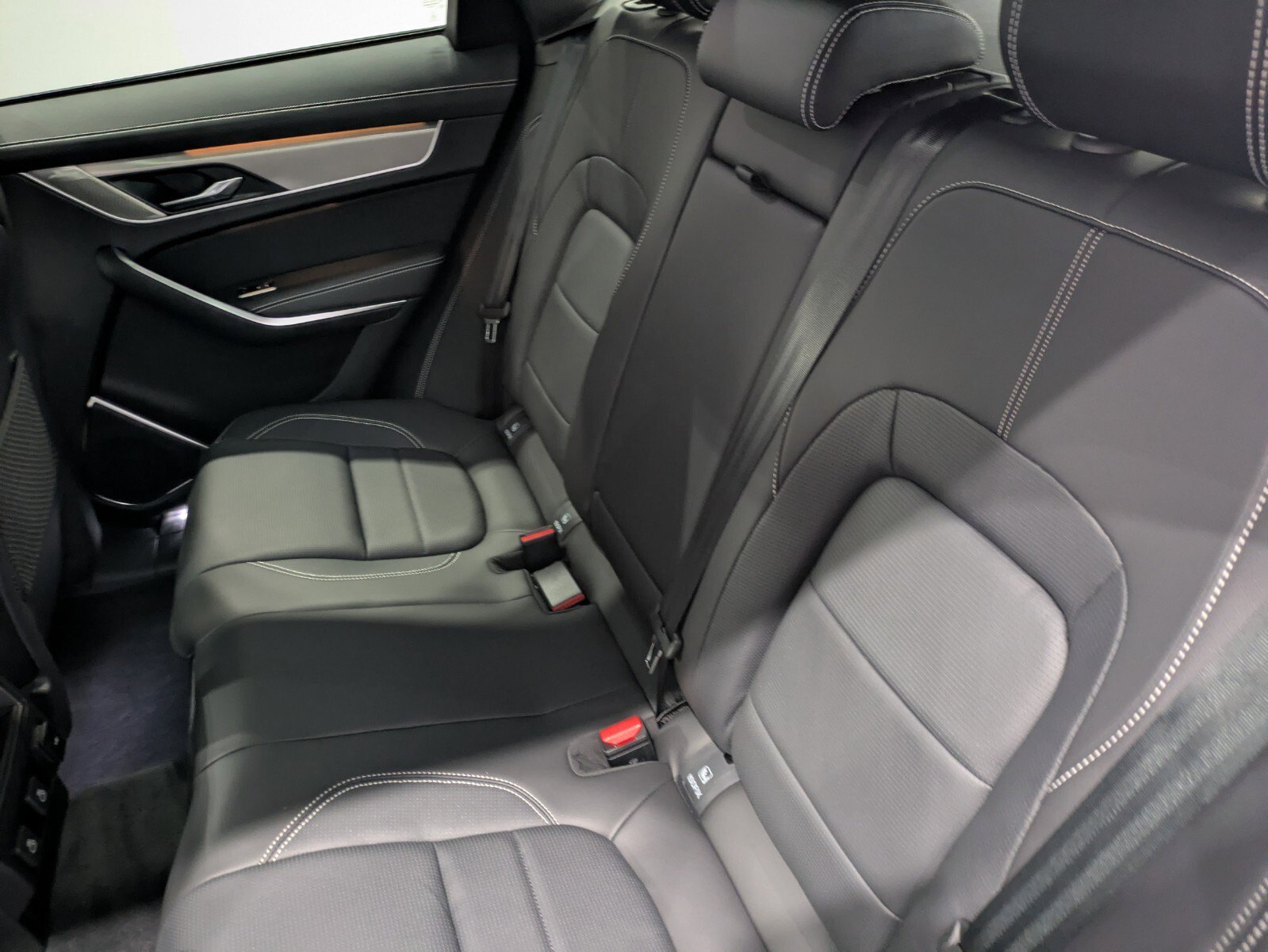 New 2026 Jaguar F-PACE R-Dynamic S image 13