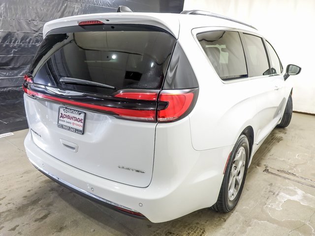Used 2023 Chrysler Pacifica Limited image 7