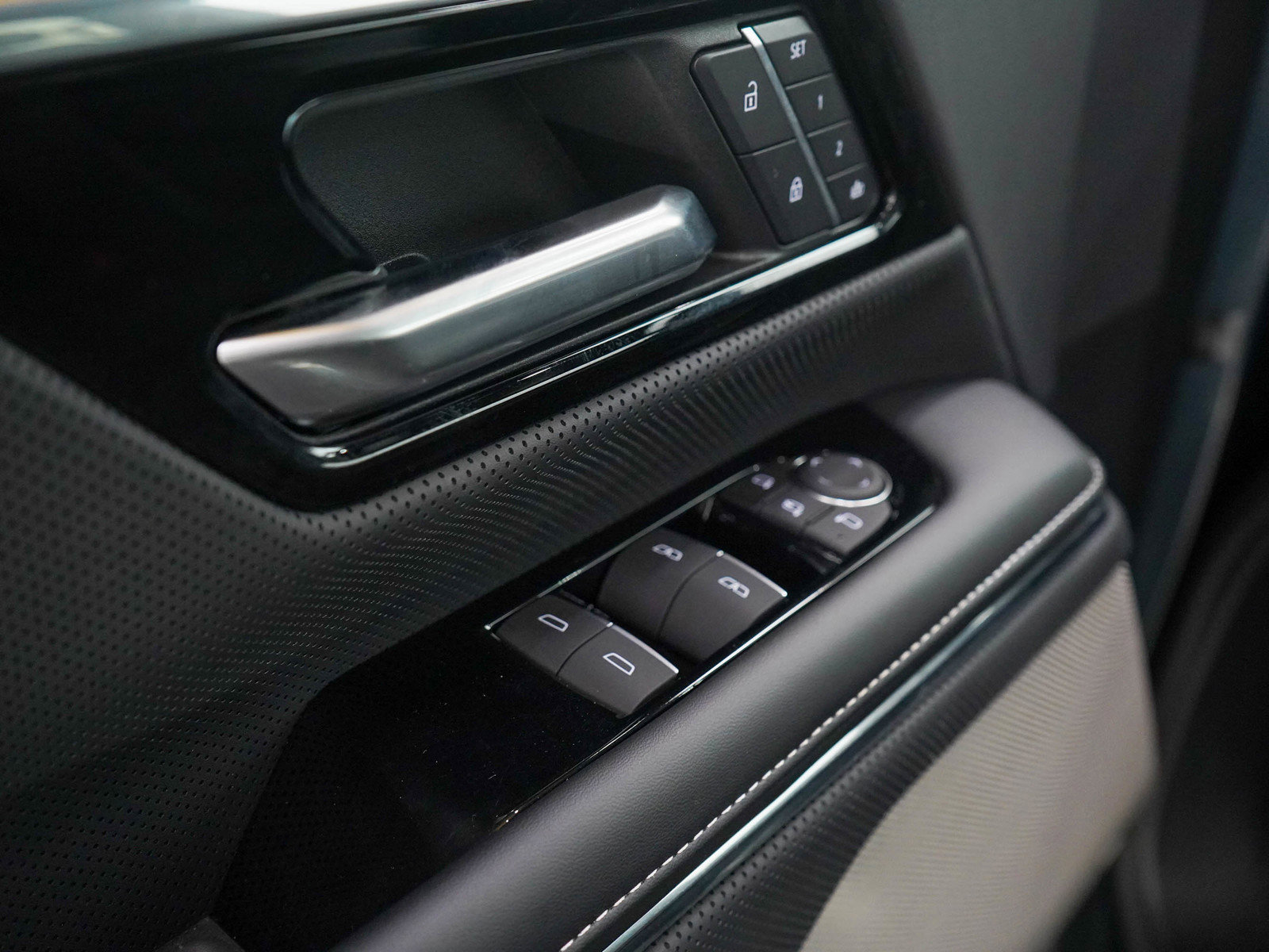 Used 2025 GMC Sierra EV Denali image 17