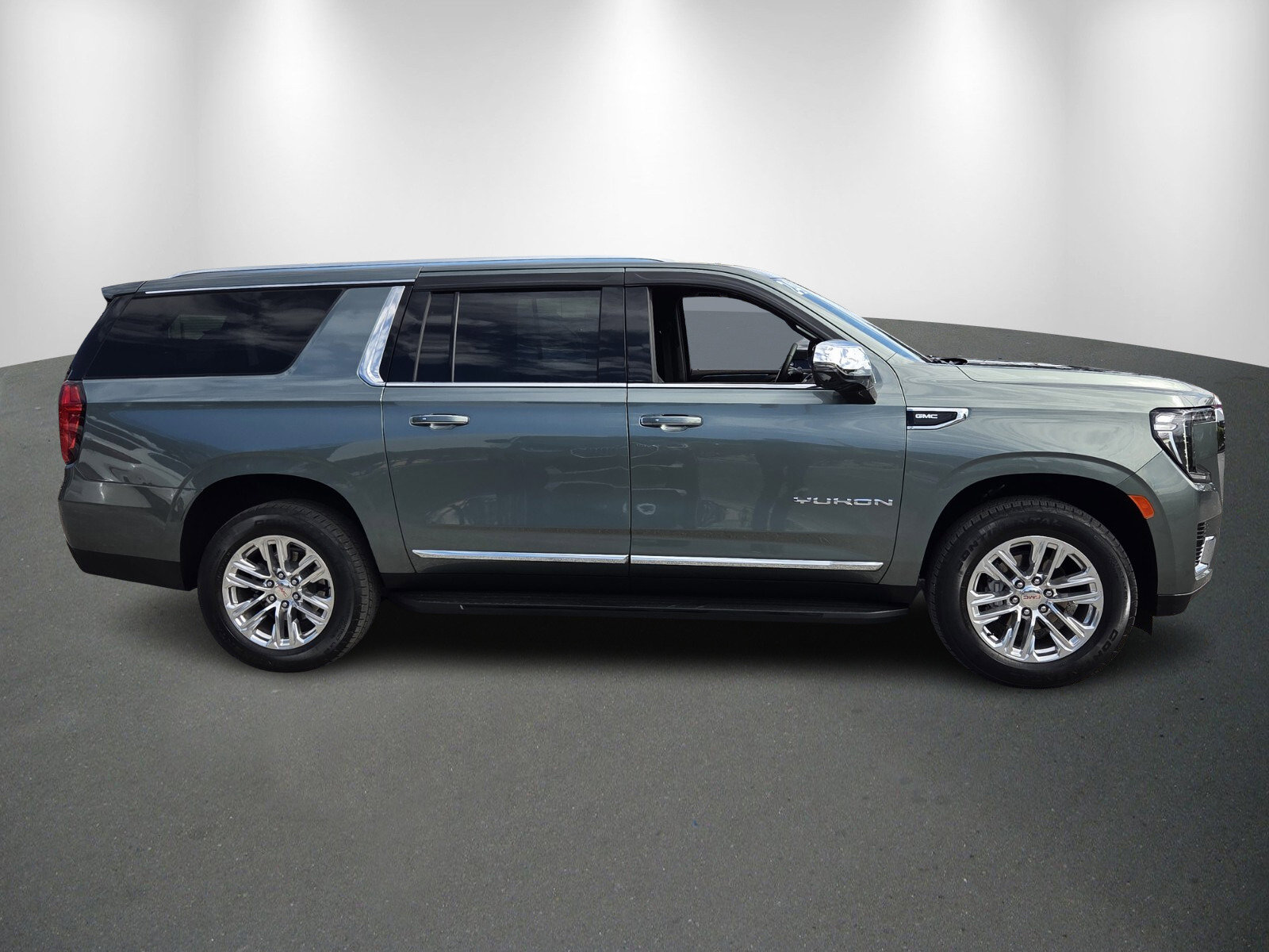 Used 2024 GMC Yukon XL SLT w/ SLT Luxury Package image 8