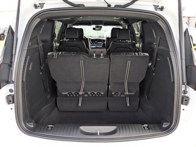 New 2026 Chrysler Pacifica Select FWD image 12