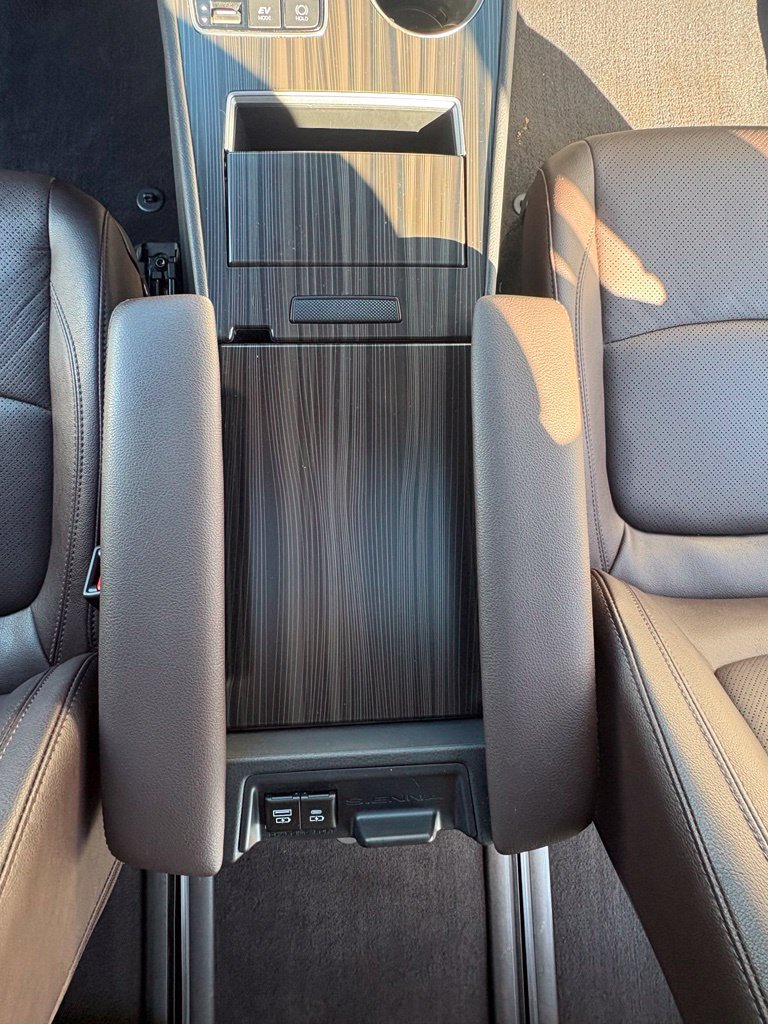 Used 2023 Toyota Sienna Platinum AWD/4WD image 24