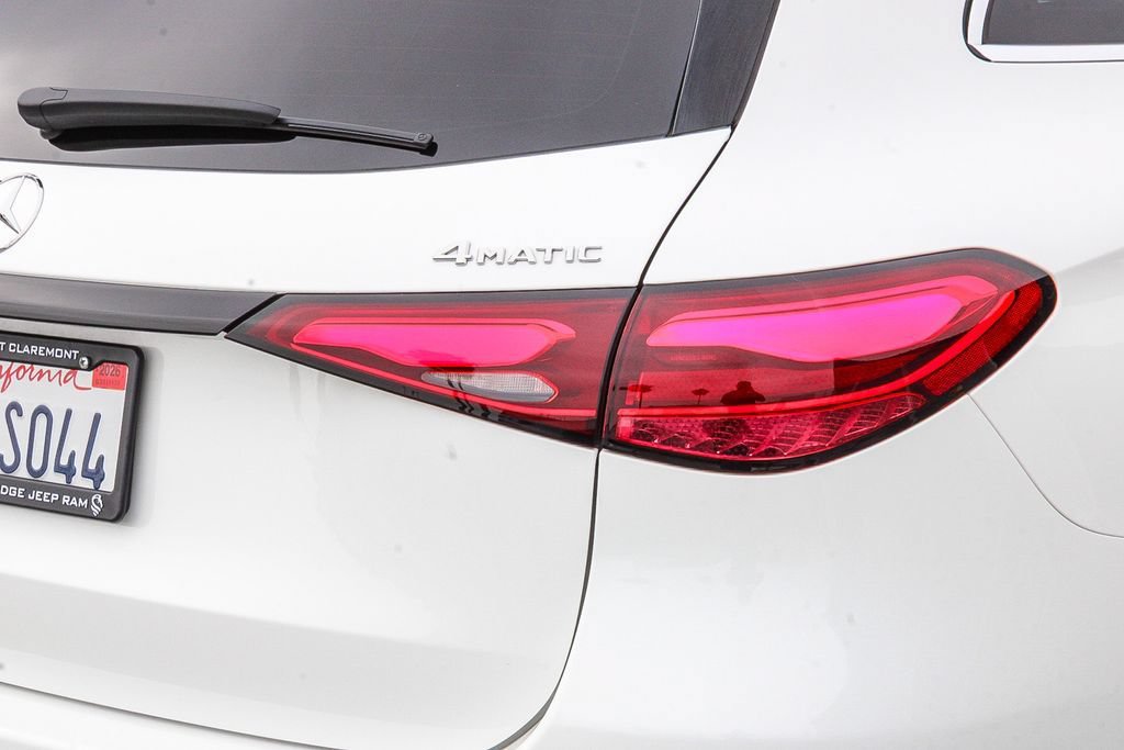 Used 2025 Mercedes-Benz GLC 300 4MATIC image 10
