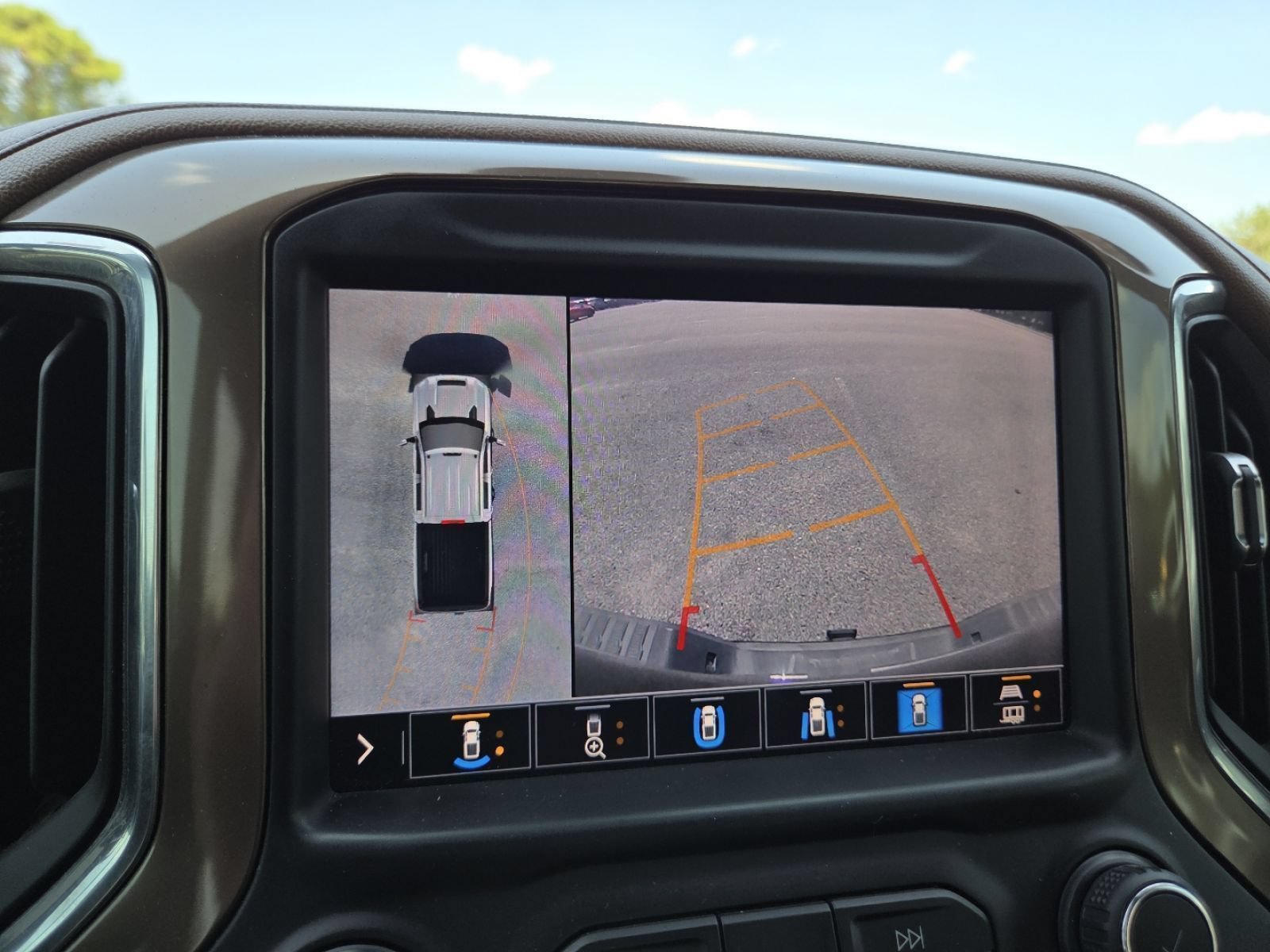 Used 2020 Chevrolet Silverado 2500 High Country w/ Technology Package AWD/4WD image 8