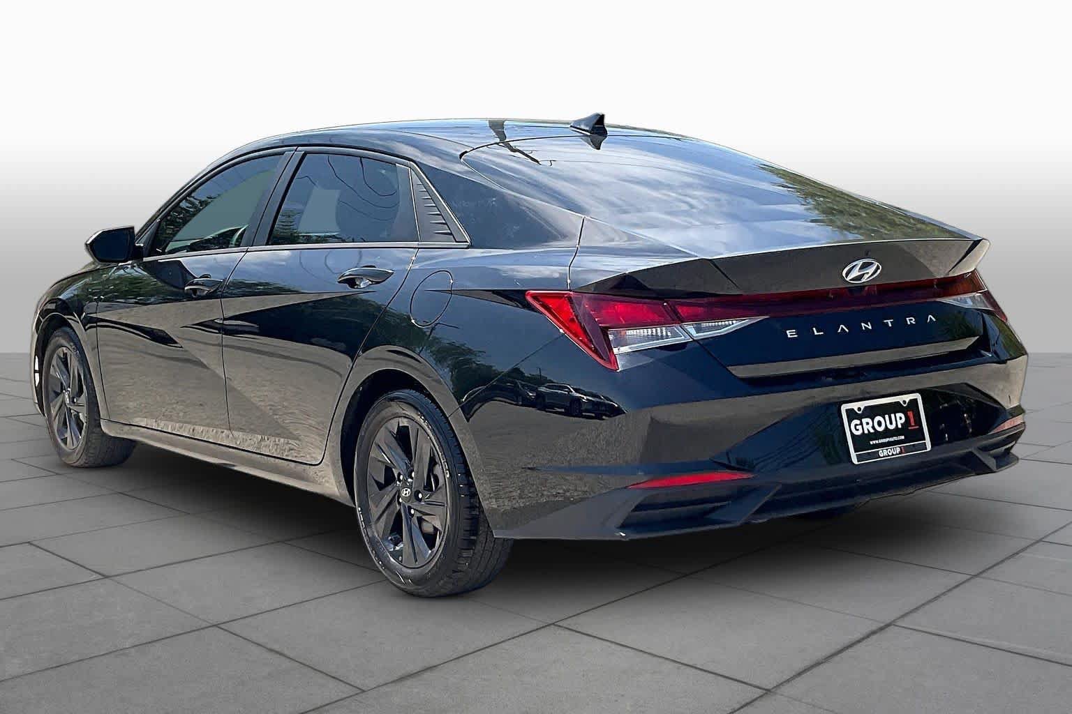 Used 2023 Hyundai Elantra SEL w/ Cargo Package FWD image 12
