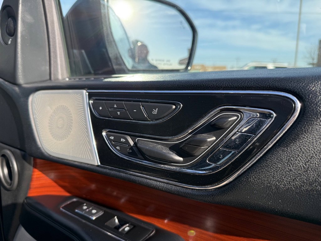 Used 2018 Lincoln Navigator L Reserve w/ Technology Package image 31