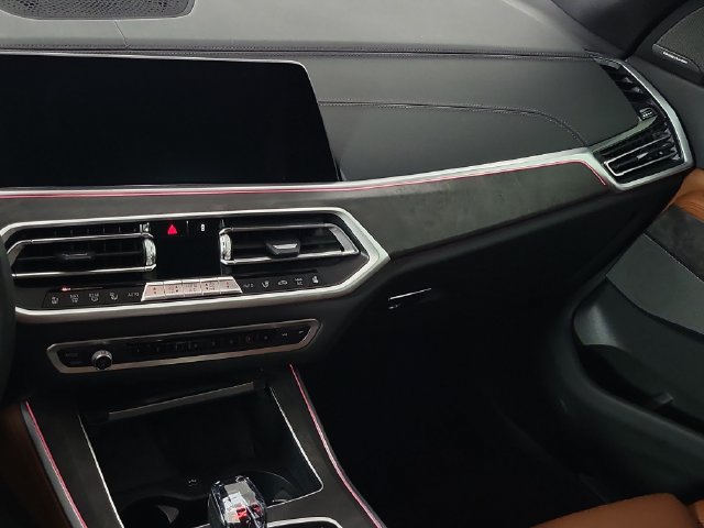Used 2021 BMW X5 xDrive40i w/ M Sport Package AWD/4WD image 14