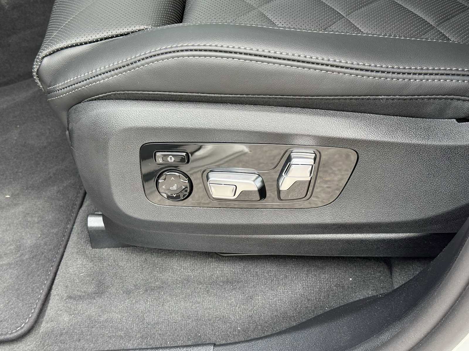 New 2026 BMW X5 xDrive40i w/ Climate Comfort Package image 11