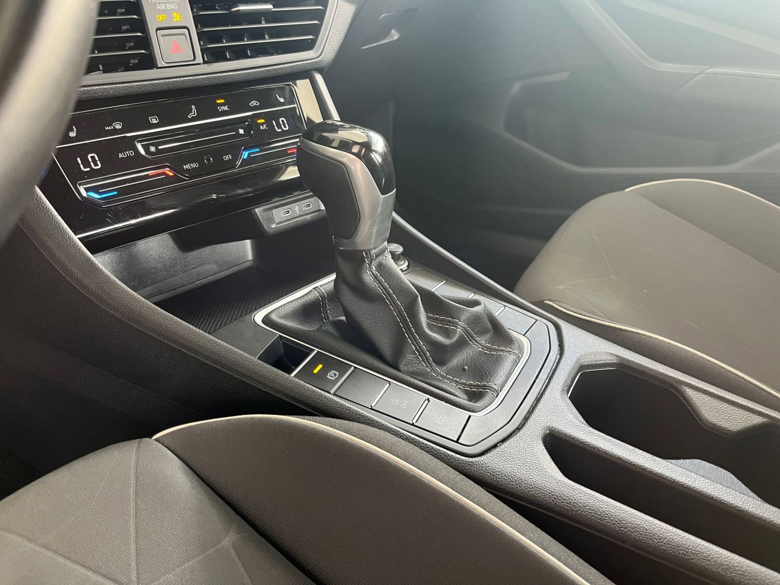 Used 2025 Volkswagen Jetta Sport image 47