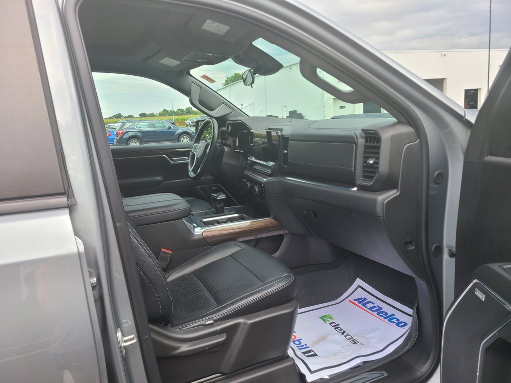 Used 2024 Chevrolet Silverado 1500 LT Trail Boss w/ Convenience Package II AWD/4WD image 11
