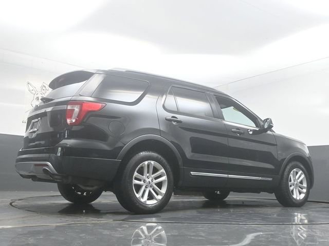 Used 2017 Ford Explorer XLT FWD image 32