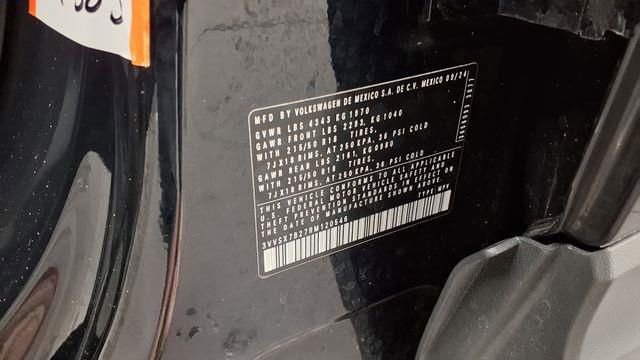 Used 2024 Volkswagen Taos SE image 32