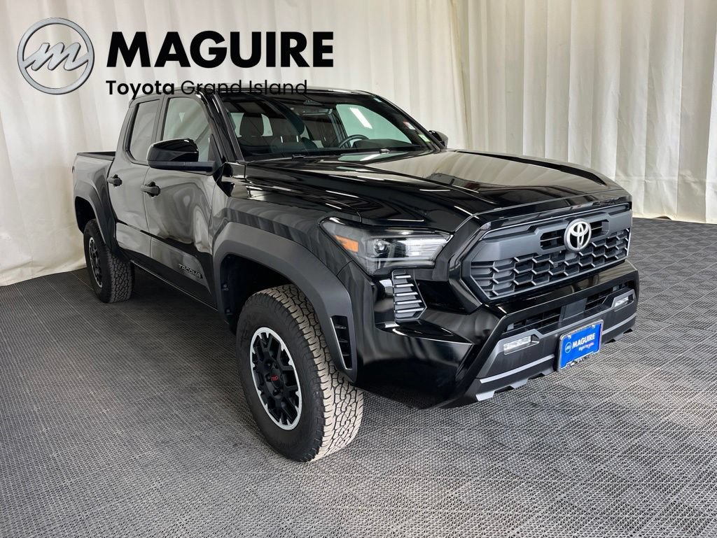 Used 2024 Toyota Tacoma TRD Off-Road AWD/4WD image 31