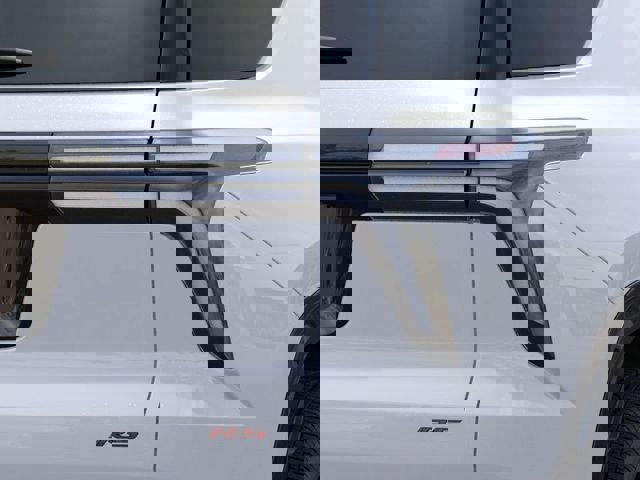 New 2026 Chevrolet Traverse RS w/ LPO, Floor Liner Package image 11