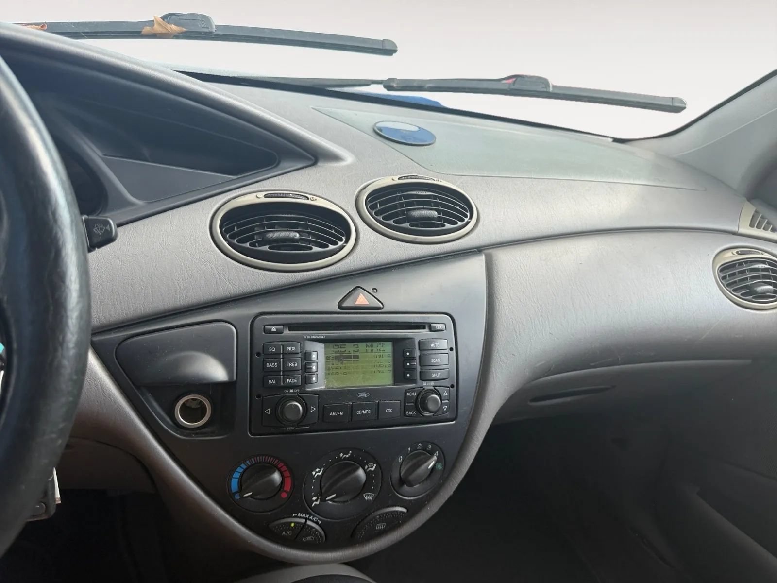 Used 2003 Ford Focus SE FWD image 8