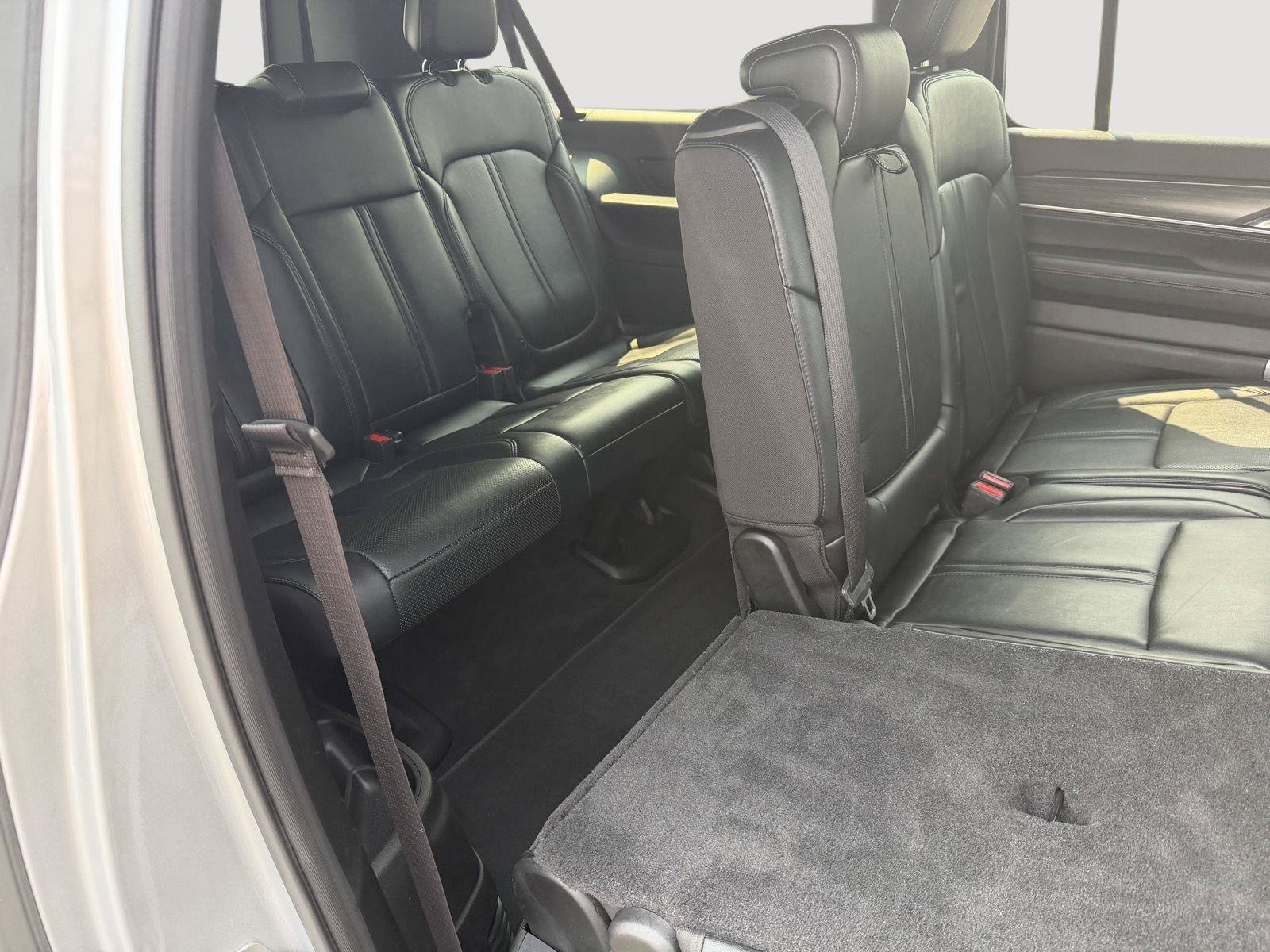 Used 2024 Jeep Wagoneer L Series II w/ Flexible Seating Group AWD/4WD image 22