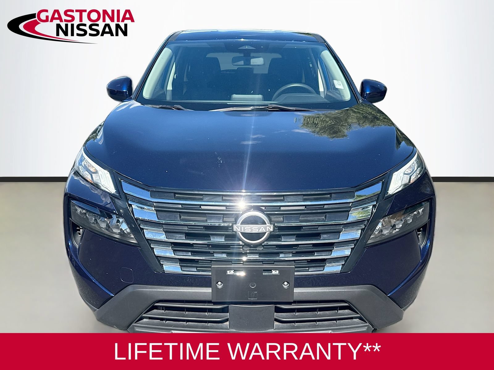 Used 2024 Nissan Rogue SV AWD/4WD image 2