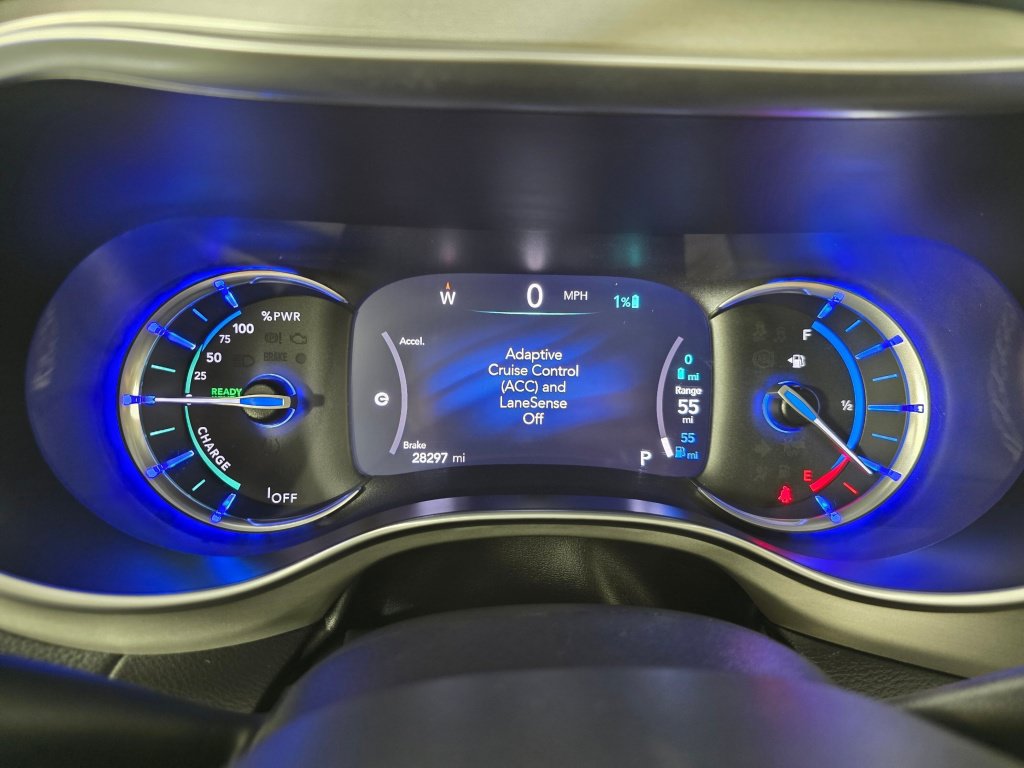 Used 2023 Chrysler Pacifica Limited w/ Uconnect Theater Family Group FWD image 27