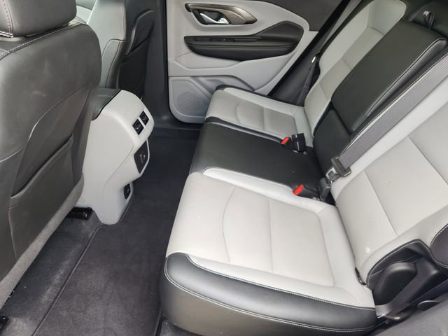 Used 2024 GMC Terrain SLT image 32