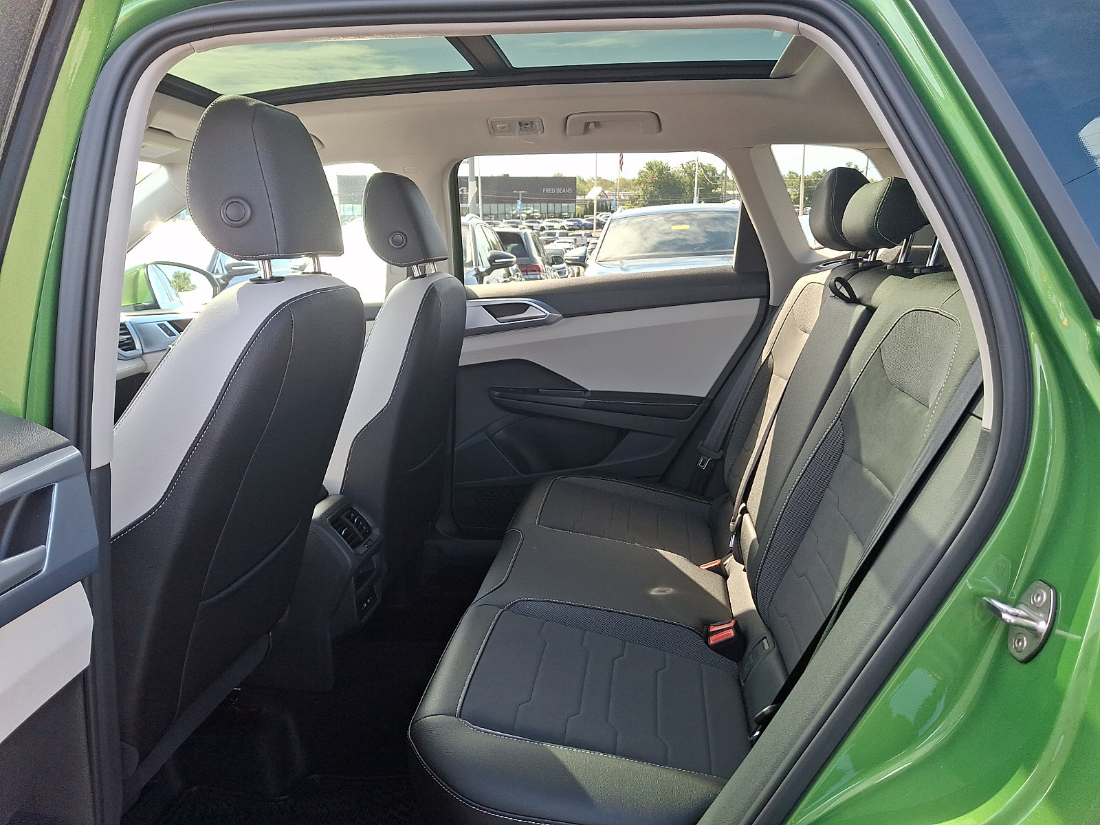 New 2027 Volkswagen Taos SE AWD/4WD image 5
