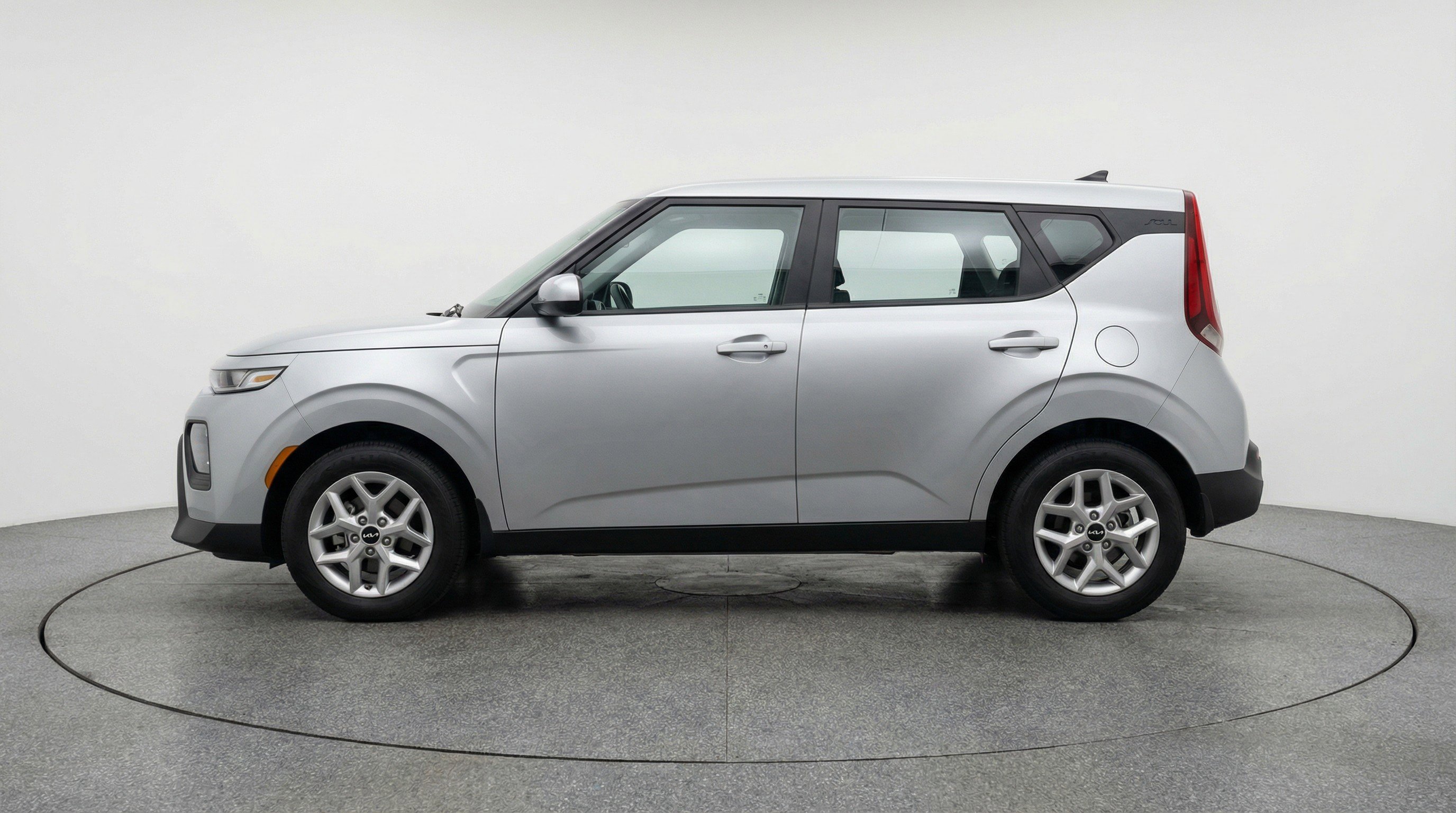 Used 2025 Kia Soul LX w/ LX Technology Package FWD image 5