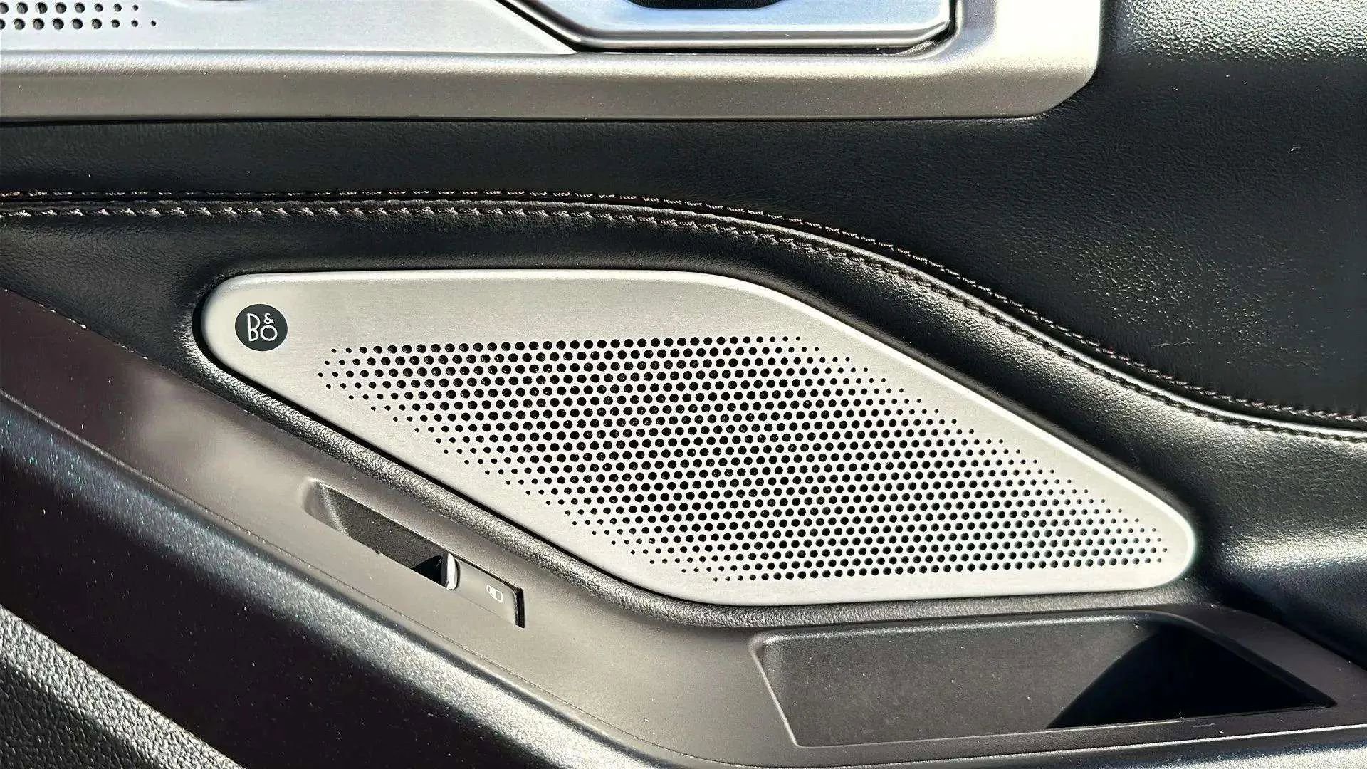 Used 2020 Ford Explorer Platinum w/ Premium Technology Package image 26