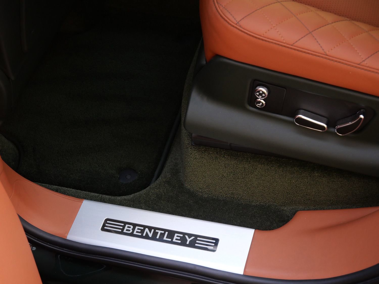 Used 2020 Bentley Bentayga image 19
