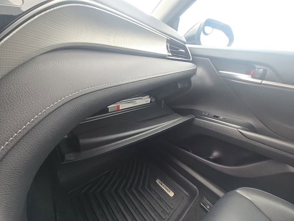 Used 2020 Toyota Camry SE image 16