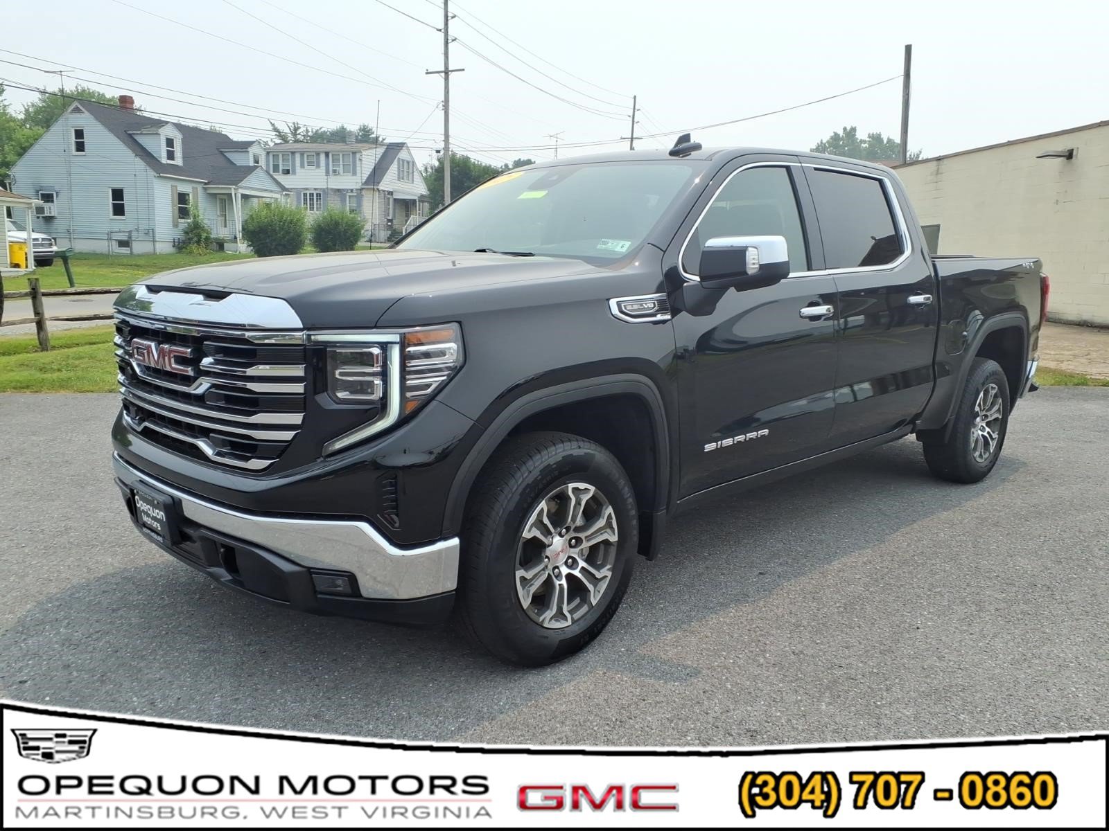Used 2025 GMC Sierra 1500 SLT AWD/4WD image 3