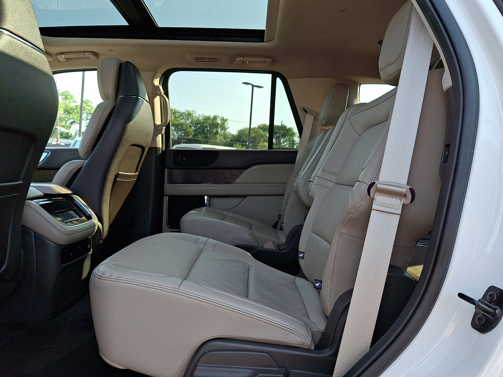 Used 2022 Lincoln Navigator Reserve w/ Monochromatic Package AWD/4WD image 10