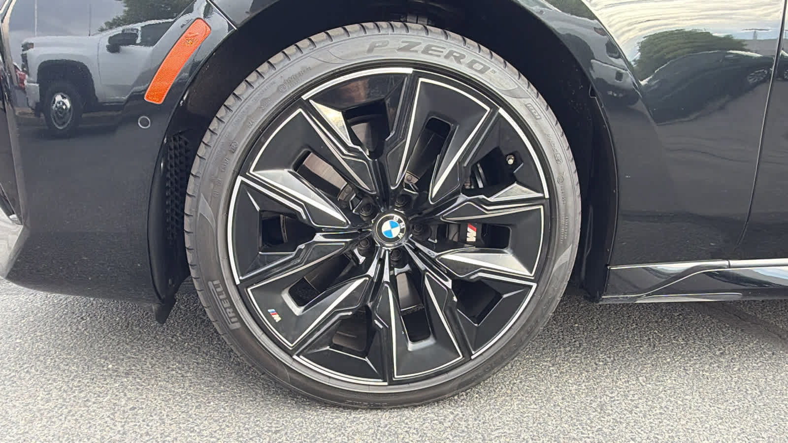Used 2023 BMW 760i xDrive w/ Executive Package AWD/4WD image 9