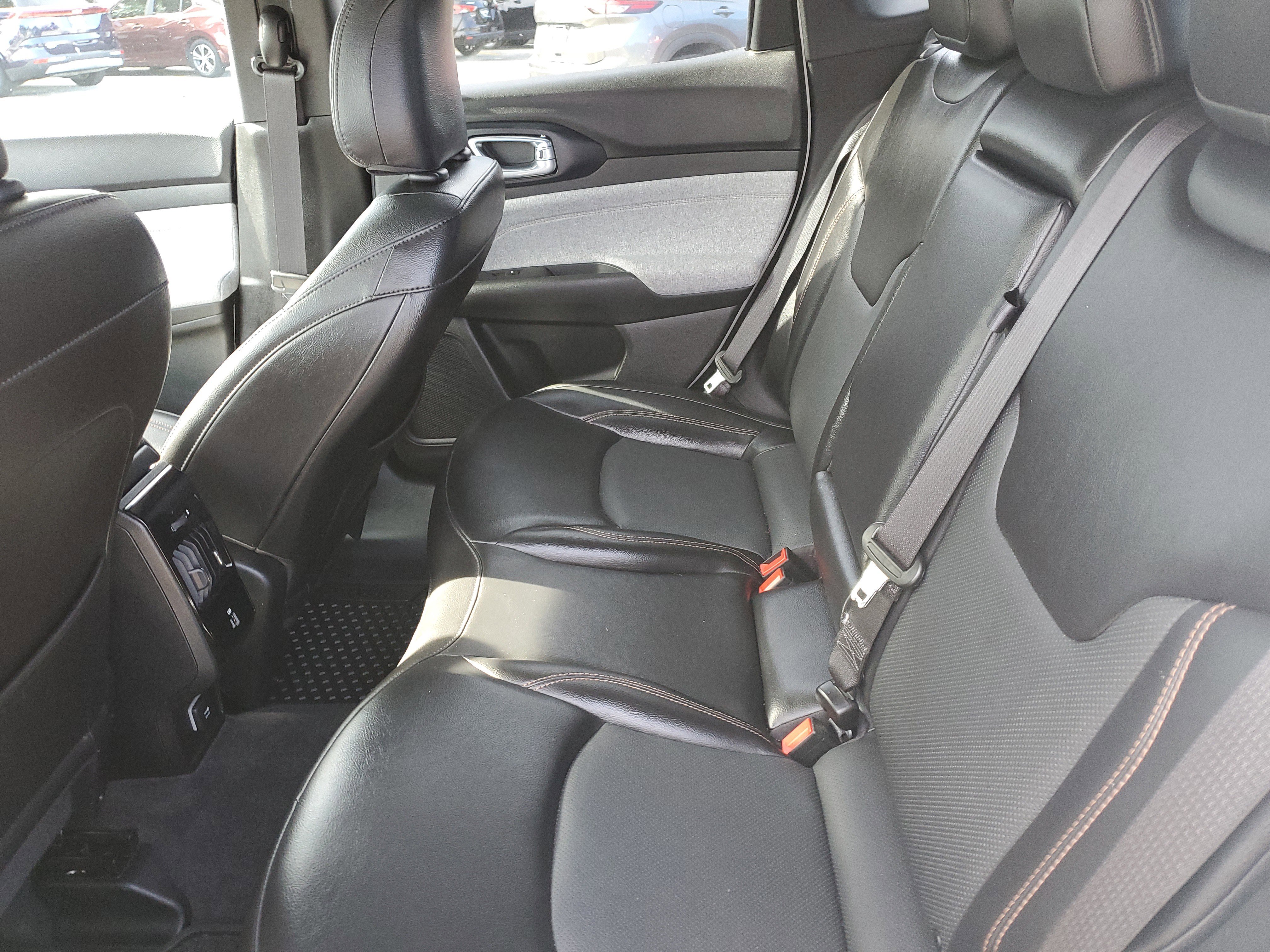 Used 2023 Jeep Compass Latitude image 11