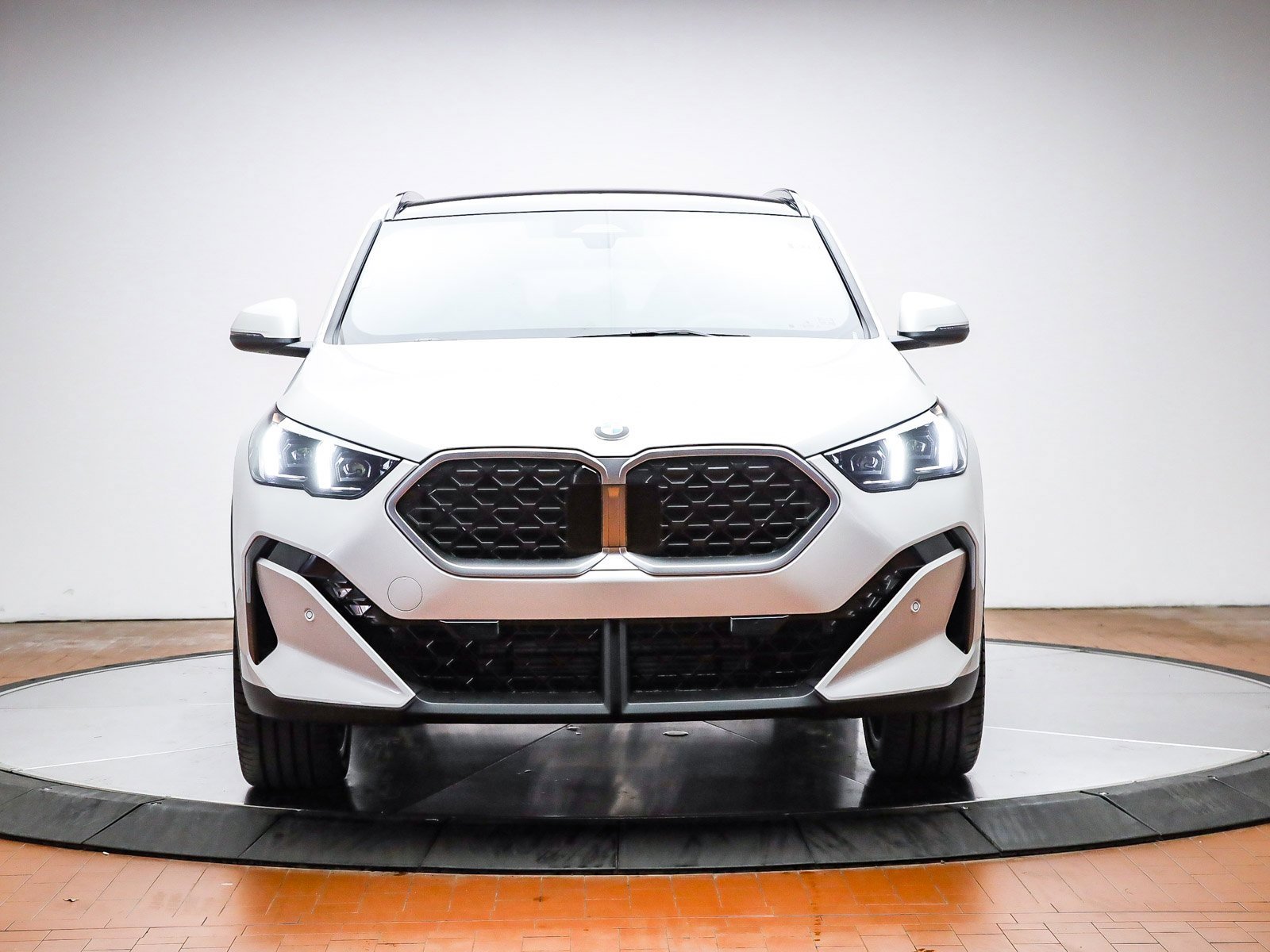 New 2026 BMW X2 xDrive28i w/ Convenience Package image 2