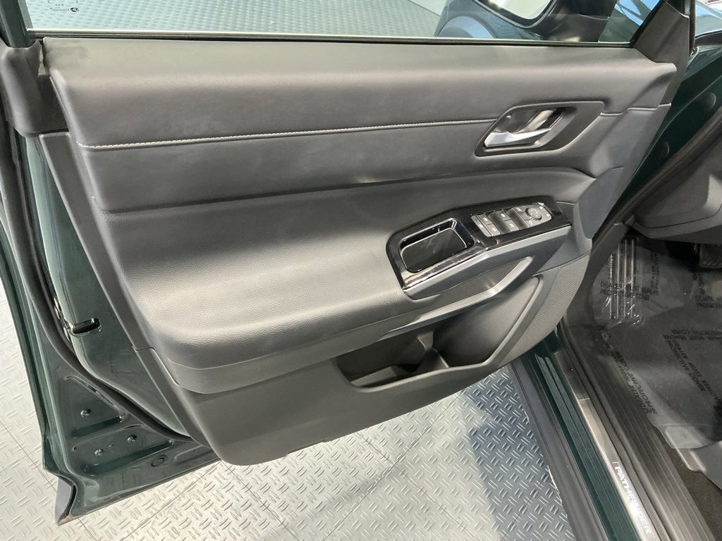 Used 2023 Nissan Pathfinder SL w/ Lighting Package (N92) image 32