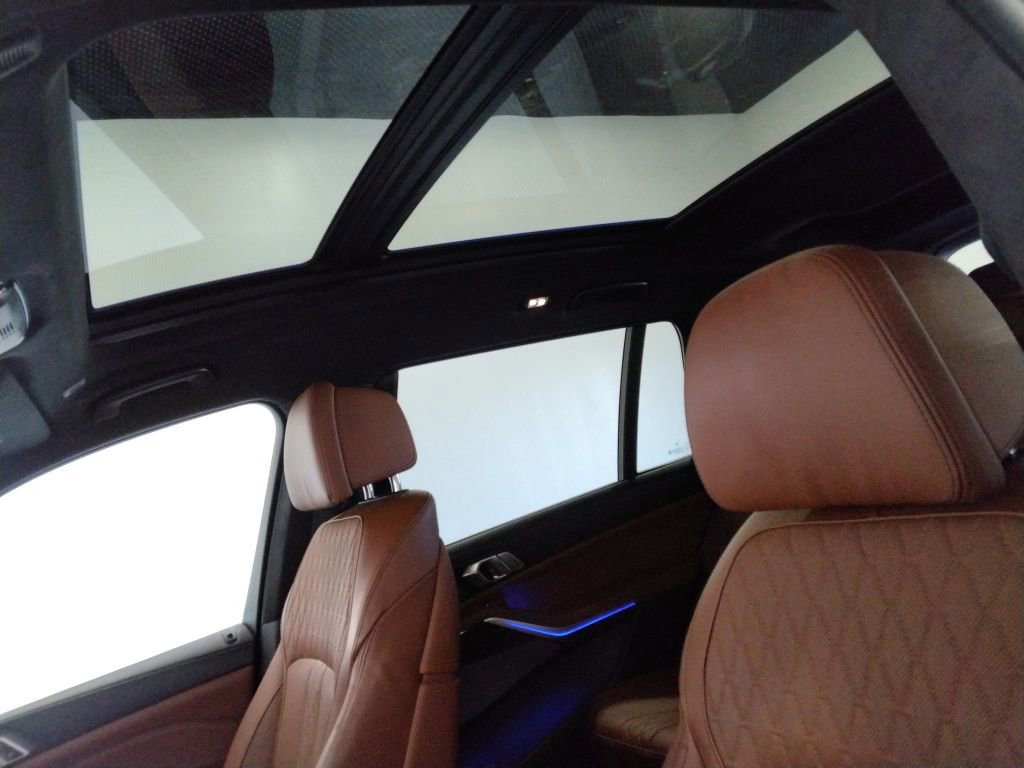 Used 2023 BMW X7 M60i image 28