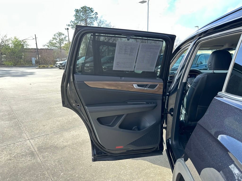 Used 2024 Volkswagen Atlas SE image 20