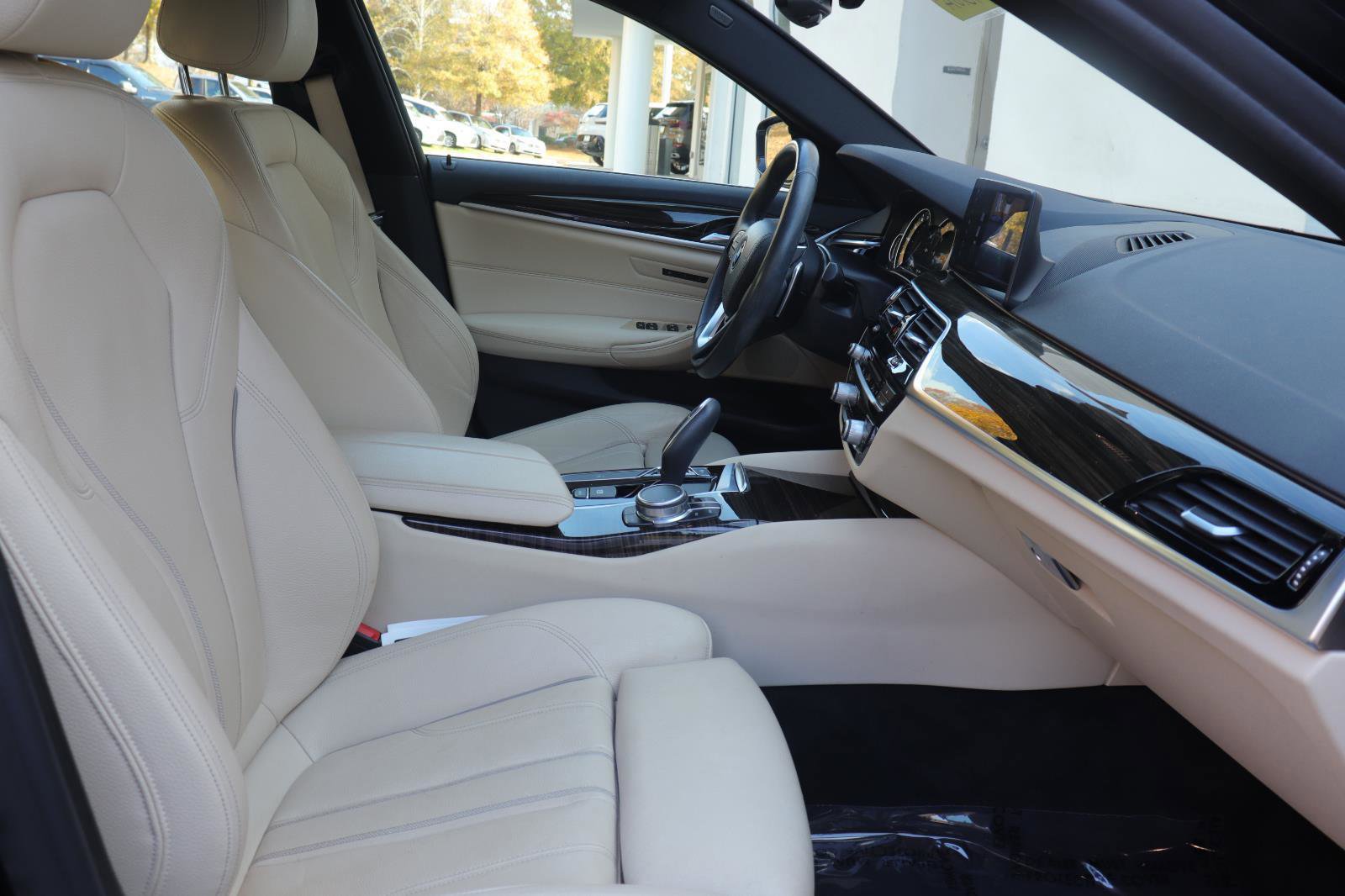 Used 2018 BMW 530i w/ Premium Package image 13