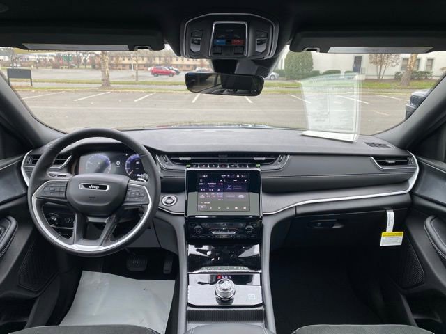 New 2025 Jeep Grand Cherokee Altitude image 23