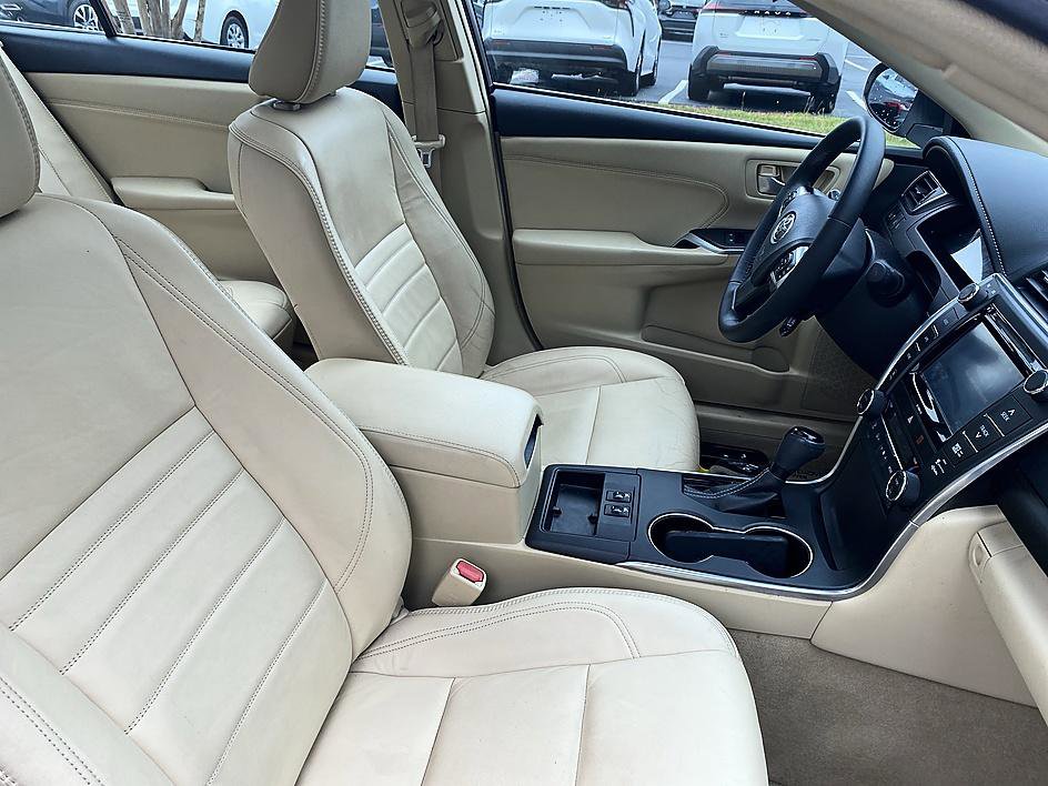 Used 2017 Toyota Camry XLE w/ Moonroof Package FWD image 21