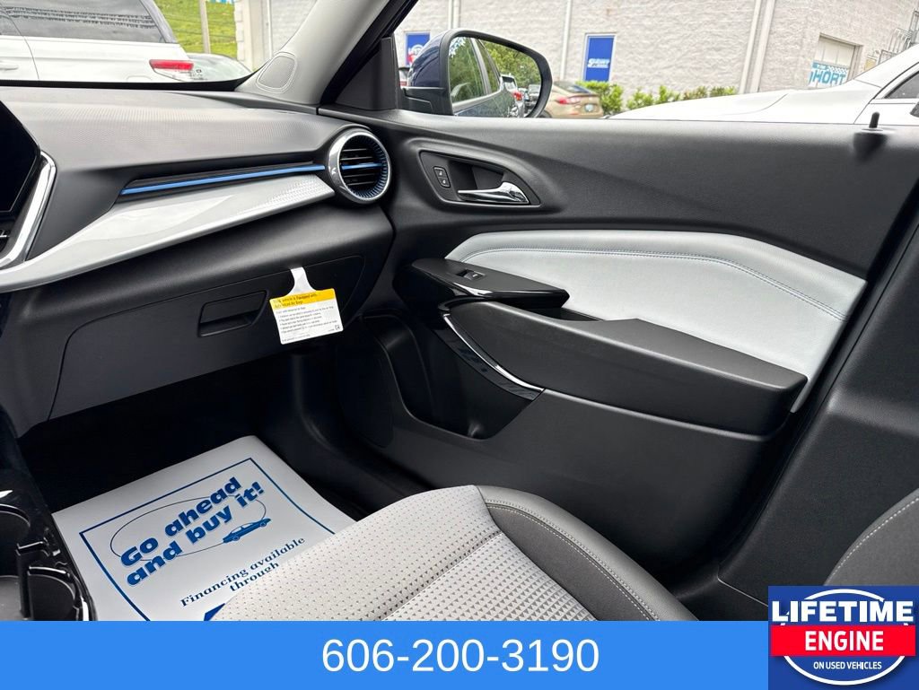 Used 2024 Chevrolet Trax LT w/ Driver Confidence Package FWD image 18