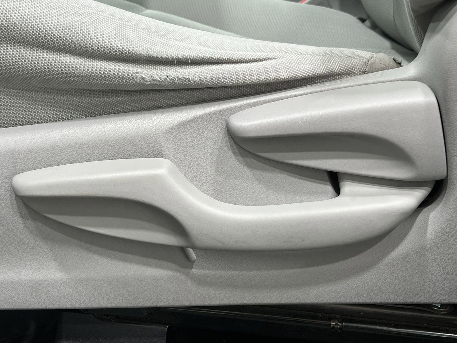 Used 2018 Toyota Highlander LE image 12