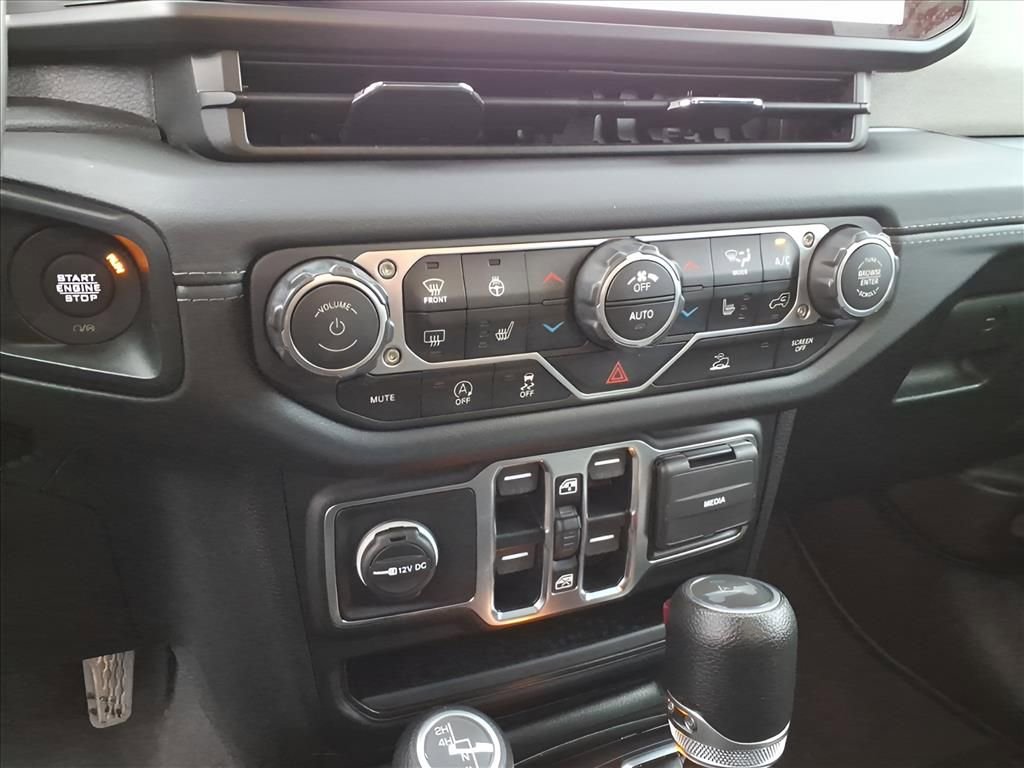 Used 2024 Jeep Wrangler Sahara image 16