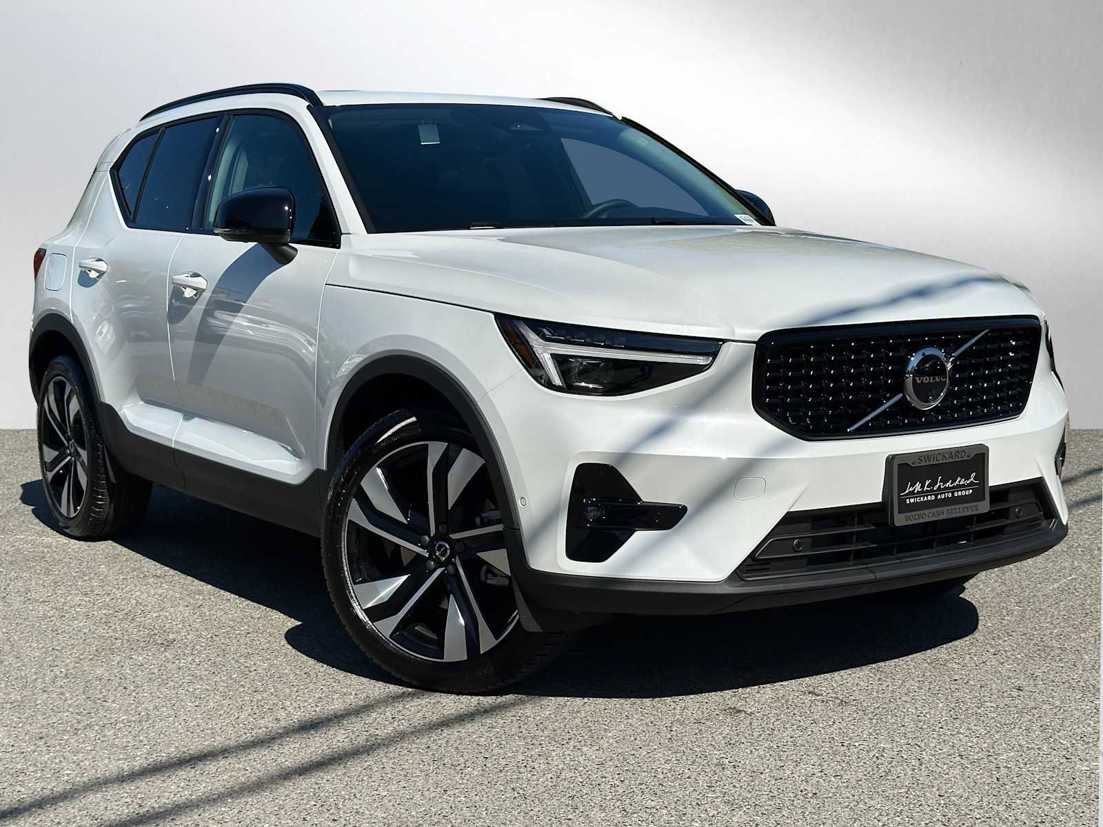 New 2025 Volvo XC40 B5 Ultra w/ Climate Package image 1