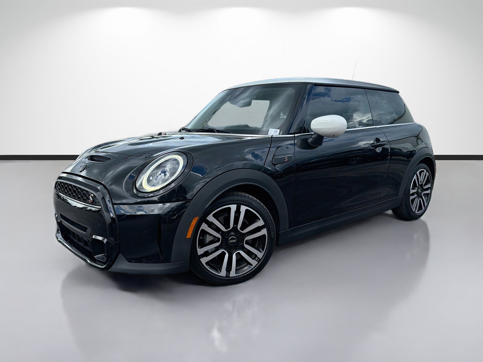 Used 2023 MINI Cooper S FWD image 1