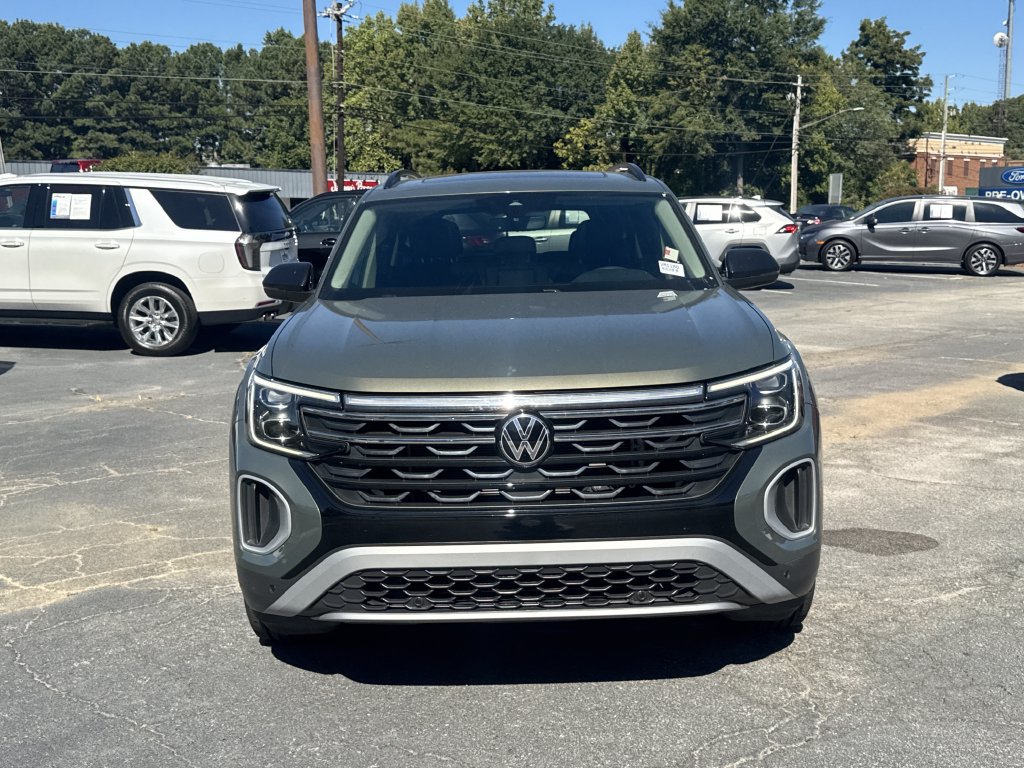 Used 2024 Volkswagen Atlas Peak Edition SE AWD/4WD image 2
