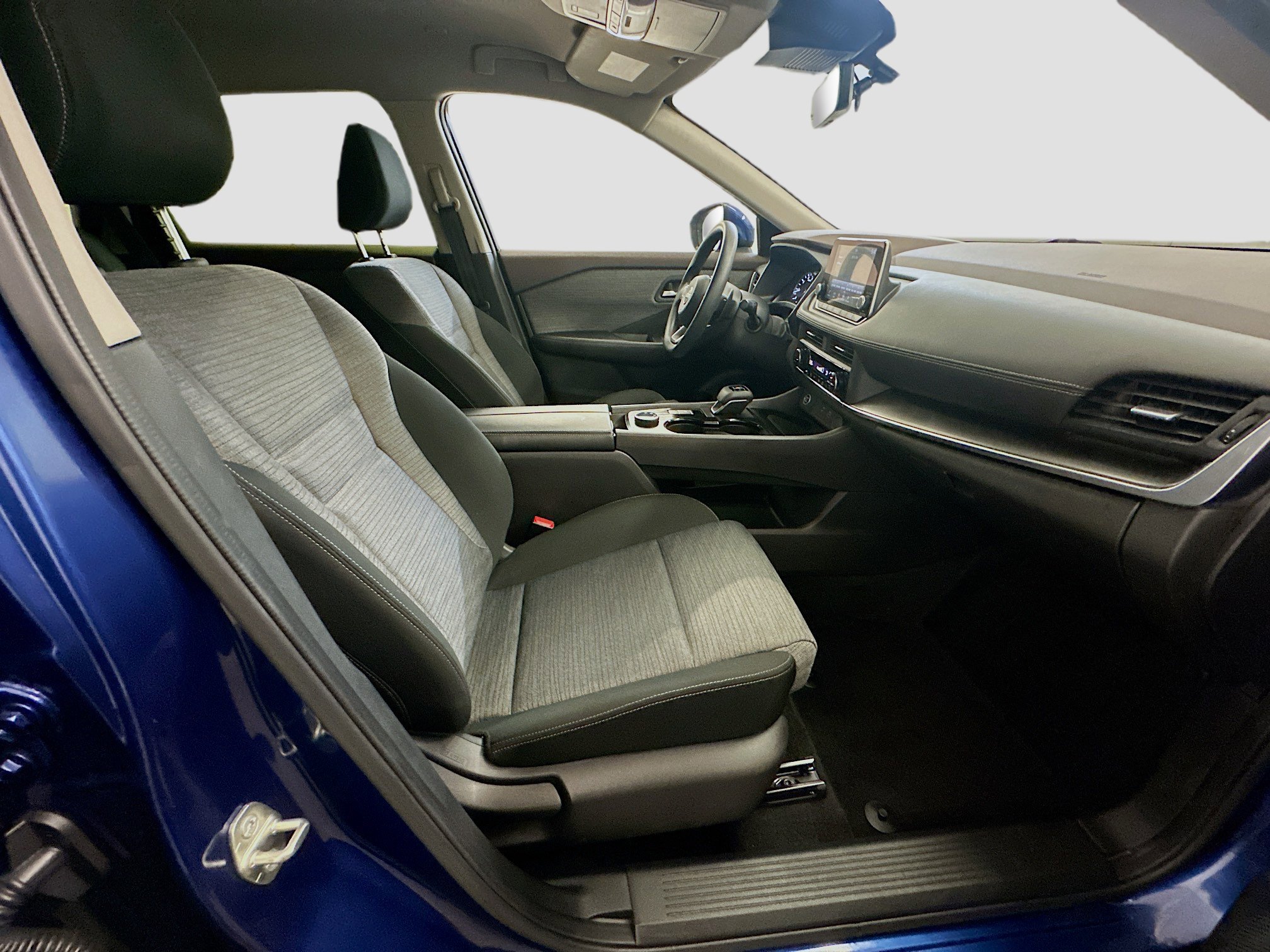 Used 2023 Nissan Rogue SV image 31