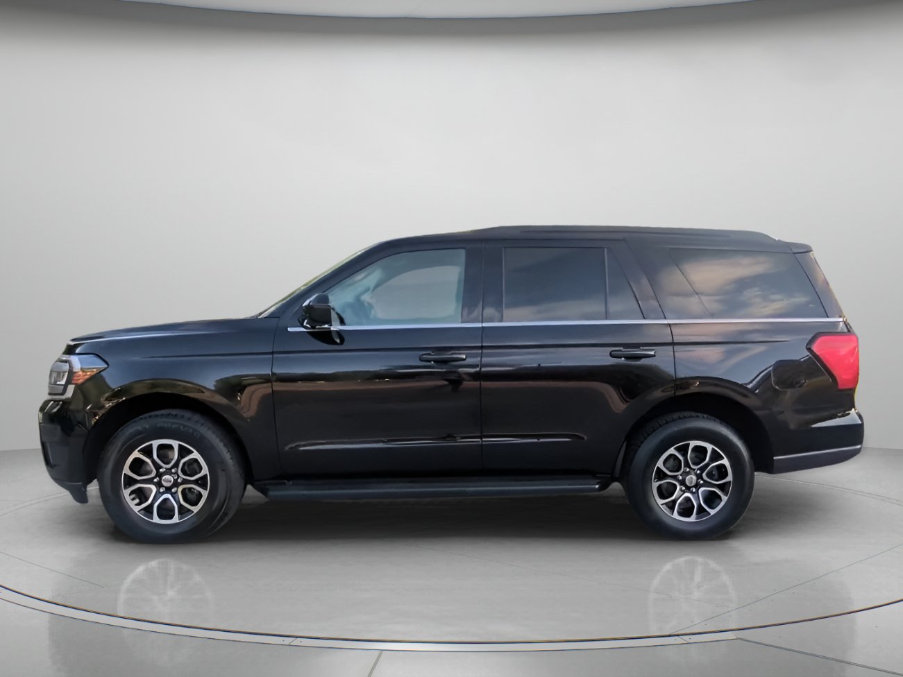 Certified 2024 Ford Expedition XLT RWD image 14